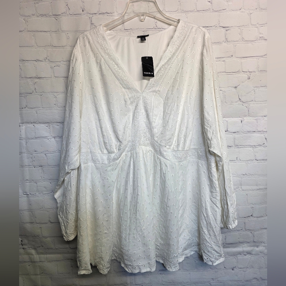 Torrid/ White Babydoll Eyelet Top